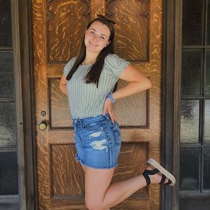 Meet your Posher, Caitlin